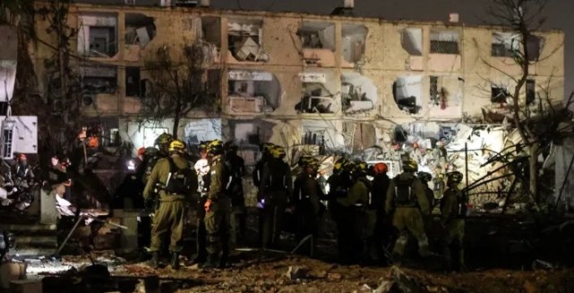 İran'dan İsrail'e Füze Saldırısı: 100'den Fazla Yaralı