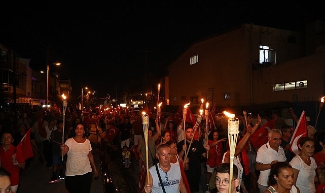 Edremit'te 30 Ağustos Coşkusu: Fener Alayı ve Konser