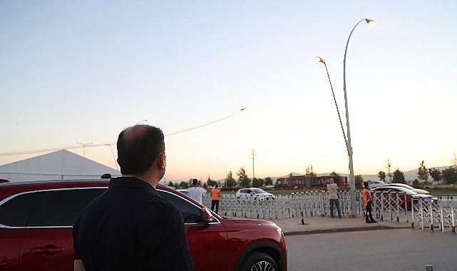 Başkan Altay, Türk Yıldızları Gösterisini Halkla İzledi