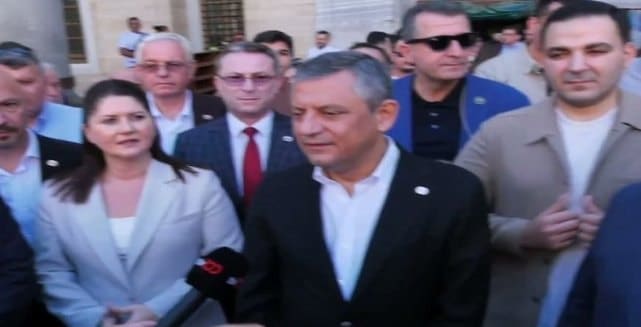 Özgür Özel Edirne'de Selimiye Camii'ni ziyaret etti...