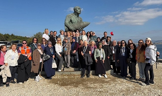 İzmir'de Cumhuriyet coşkusu: Gençler yürüdü, kadınlar tarihi keşfetti