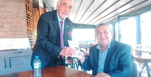 Emekli Polisten Meslektaşına Anlamlı Hediye