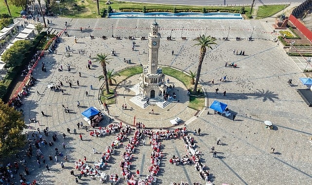 İzmir'de Akıl Oyunlarıyla Cumhuriyet Kutlaması